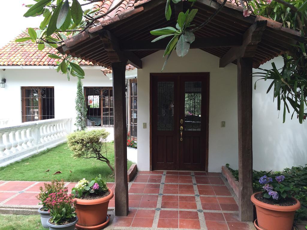 Iguanazu Bed & Breakfast Guayaquil Exterior photo