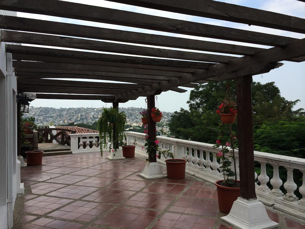 Iguanazu Bed & Breakfast Guayaquil Exterior photo